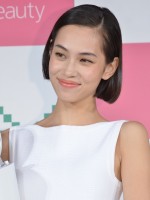 水原希子、親友ローラは素顔も「あんな感じ」　真面目な話も笑いに
