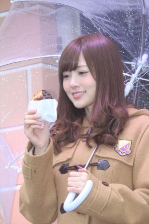 セブン‐イレブン「生まれ変わったセブンカフェドーナツ大試食会」イベントに出席した白石麻衣