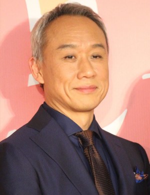 映画『家族はつらいよ』完成報告会見に登壇した西村雅彦