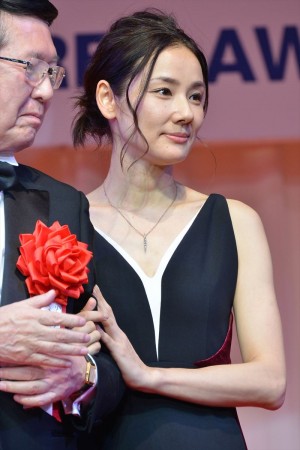 吉田羊、「第27回日本ジュエリー ベスト ドレッサー賞」表彰式にて