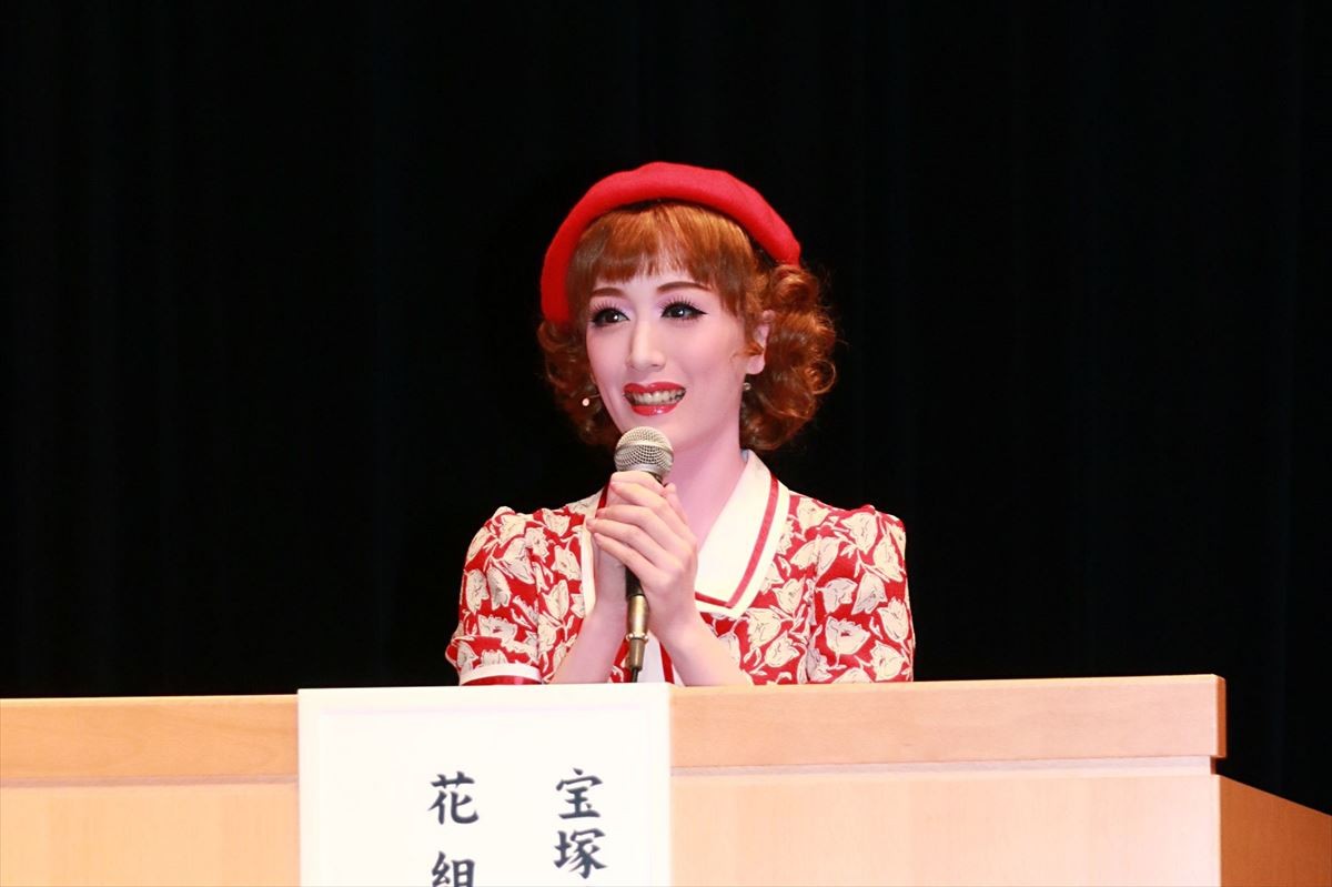 宝塚花組・明日海りお、 “理想的で温かい”主人公に「出会えて幸せ」