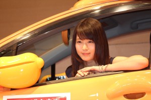 「亀田の柿の種」発売50周年記念の発表会に出席した有村架純