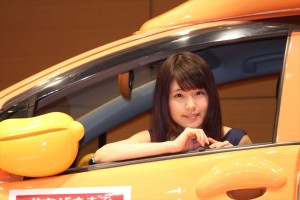 「亀田の柿の種」発売50周年記念の発表会に出席した有村架純