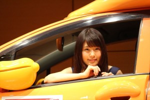 「亀田の柿の種」発売50周年記念の発表会に出席した有村架純