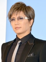 『オラクル美容皮膚科』東京新宿院のオープニングセレモニーに参加したGACKT