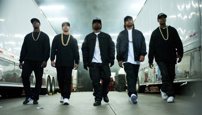 ストレイト・アウタ・コンプトン、STRAIGHT OUTTA COMPTON