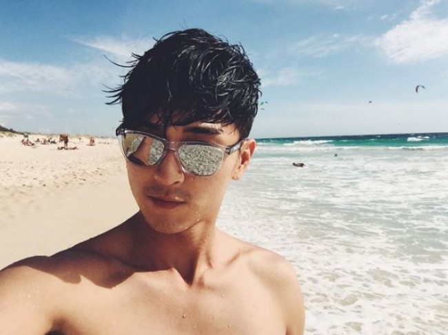 オーストラリアの青い海と松田翔太