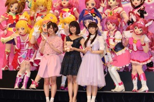 『プリキュア』新シリーズの合同会見に登壇した声優の高橋李依、堀江由衣、女優の新妻聖子