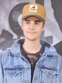 道端に座り込んでいた女性に手を差し伸べたというジャスティン・ビーバー