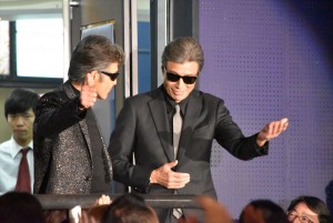 『さらば あぶない刑事』初日舞台挨拶に登壇した舘ひろしと柴田恭兵