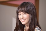 桐谷美玲、『スミカスミレ　45歳若返った女』会見に出席