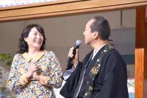 松坂慶子、小日向文世、『スミカスミレ　45歳若返った女』会見に出席