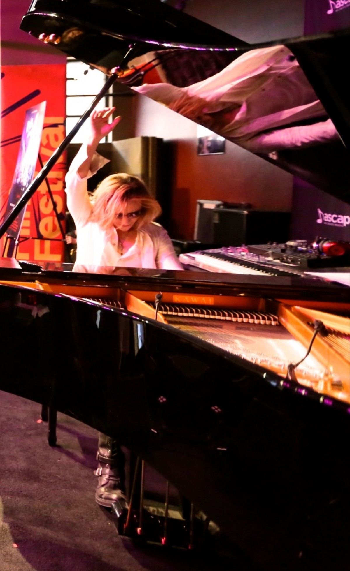 YOSHIKI、『WE ARE X』サンダンス映画祭で編集賞受賞「新たな道が開ける」