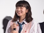 『黒崎くんの言いなりになんてならない』完成披露舞台挨拶に登壇した小松菜奈