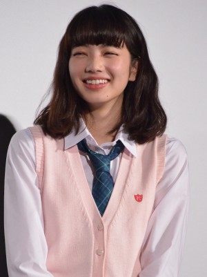 『黒崎くんの言いなりになんてならない』完成披露舞台挨拶に登壇した小松菜奈