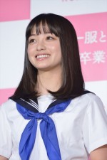 映画『セーラー服と機関銃 ‐卒業‐』特別試写会に登壇した橋本環奈