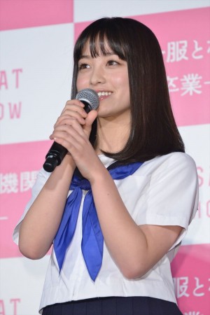 映画『セーラー服と機関銃 ‐卒業‐』特別試写会に登壇した橋本環奈