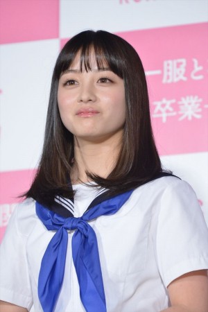 映画『セーラー服と機関銃 ‐卒業‐』特別試写会に登壇した橋本環奈