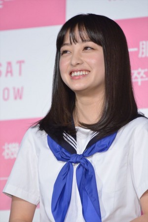 映画『セーラー服と機関銃 ‐卒業‐』特別試写会に登壇した橋本環奈