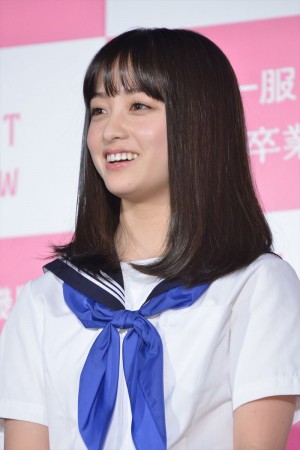映画『セーラー服と機関銃 ‐卒業‐』特別試写会に登壇した橋本環奈