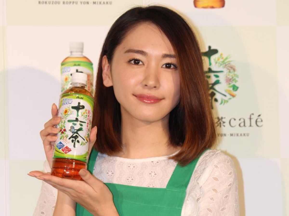 新垣結衣、エプロン姿でカフェ一日店長に