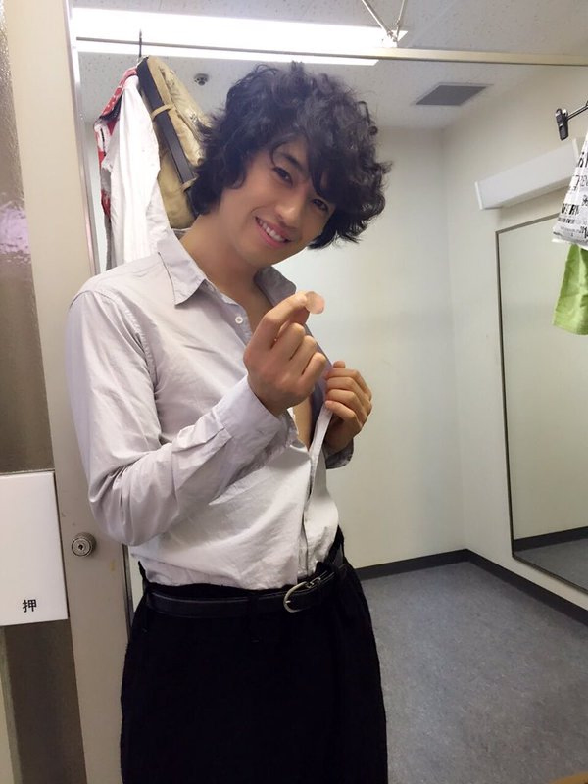 斎藤工、ニップレス貼るところを撮ってもらう