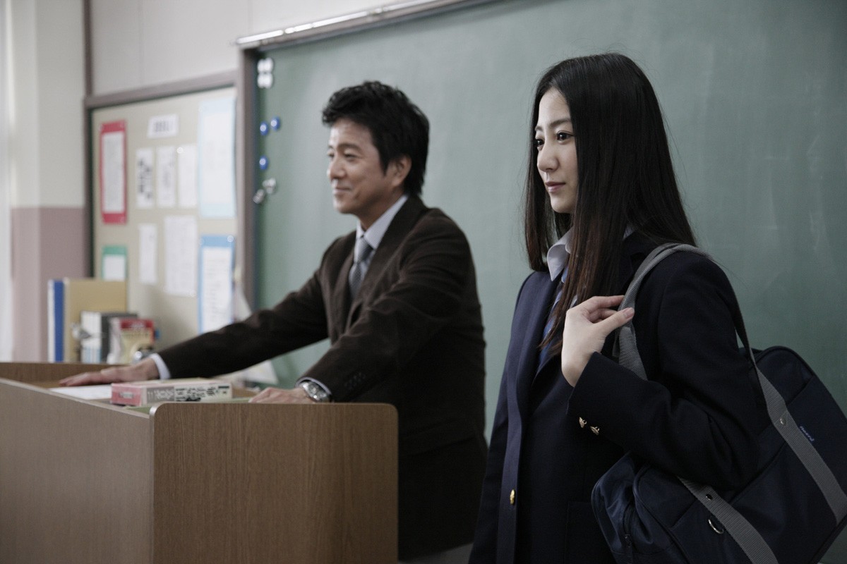 AKB峯岸みなみ、主演ミステリー『女子高』場面写真公開