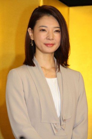 『螻蛄（疫病神シリーズ）』制作発表会見に登場した朝海ひかる