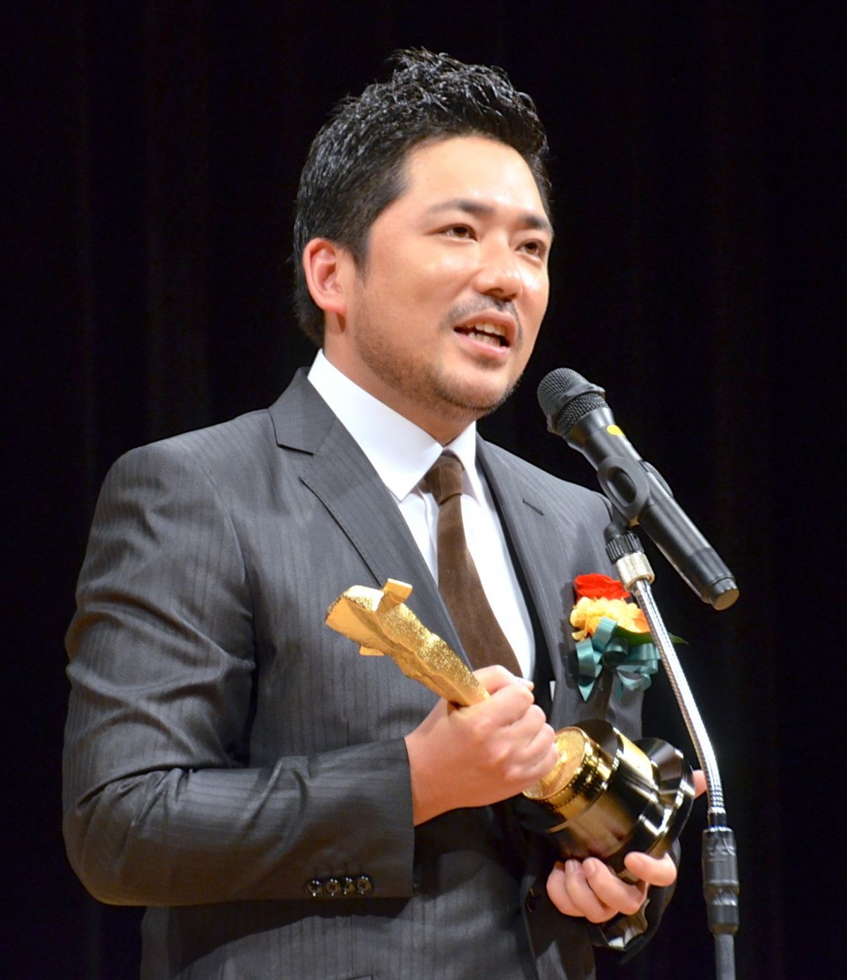 二宮和也＆深津絵里、キネ旬主演賞授賞式で名コンビぶりを披露！