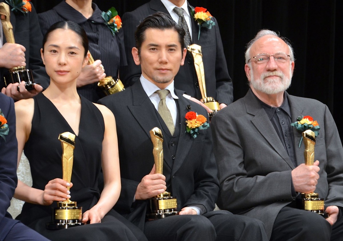 二宮和也＆深津絵里、キネ旬主演賞授賞式で名コンビぶりを披露！