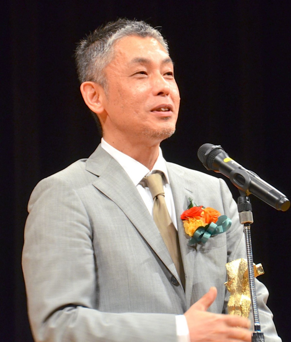 二宮和也＆深津絵里、キネ旬主演賞授賞式で名コンビぶりを披露！