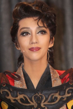 宝塚月組公演・制作発表に出席した美弥るりか