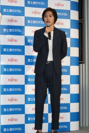 富士通ゼネラルエアコンの新CM発表会見に登壇した山崎賢人
