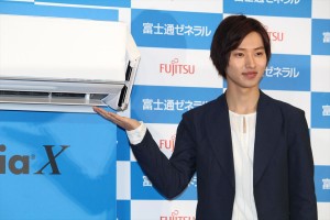富士通ゼネラルエアコンの新CM発表会見に登壇した山崎賢人