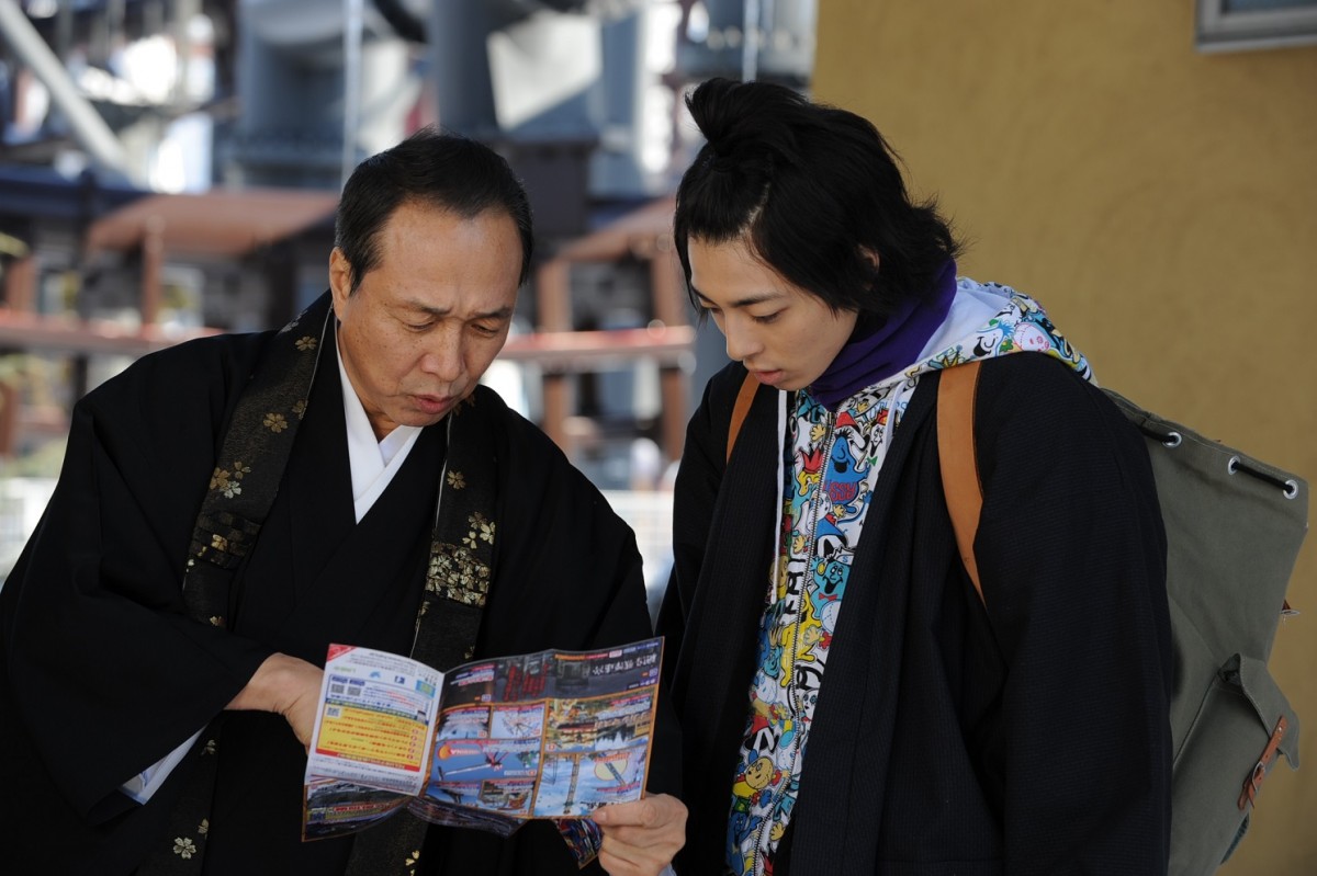 高杉真宙、“ダンサー僧侶”と親近感　お寺以外の撮影は「最初で最後かも」