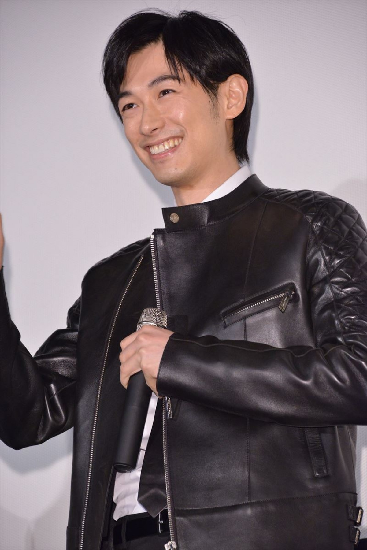 ディーン・フジオカ、舞台挨拶に降臨！　共演者も慌てるフィーバーぶり