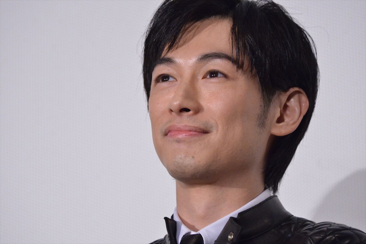 ディーン・フジオカ、舞台挨拶に降臨！　共演者も慌てるフィーバーぶり