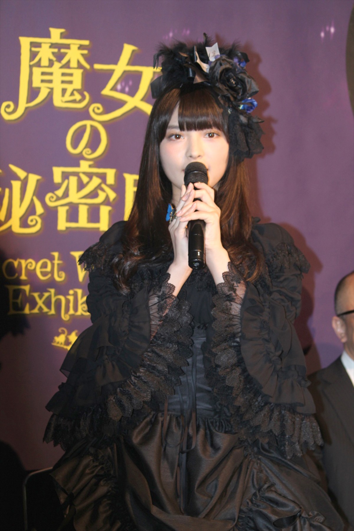 声優・上坂すみれ、“黒一色”ゴスロリ衣装にご満悦　魔女は「憧れの存在」