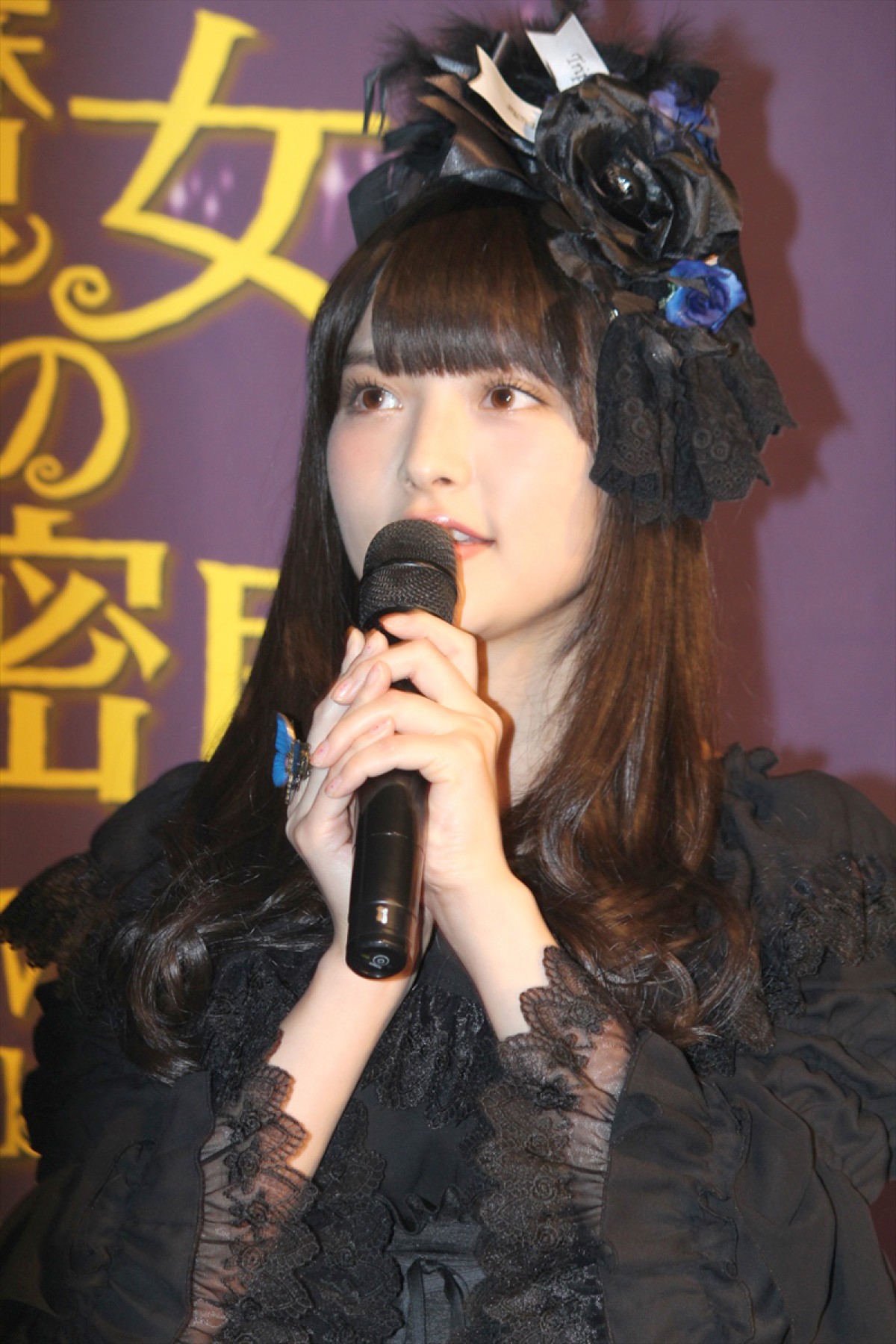 声優・上坂すみれ、“黒一色”ゴスロリ衣装にご満悦　魔女は「憧れの存在」