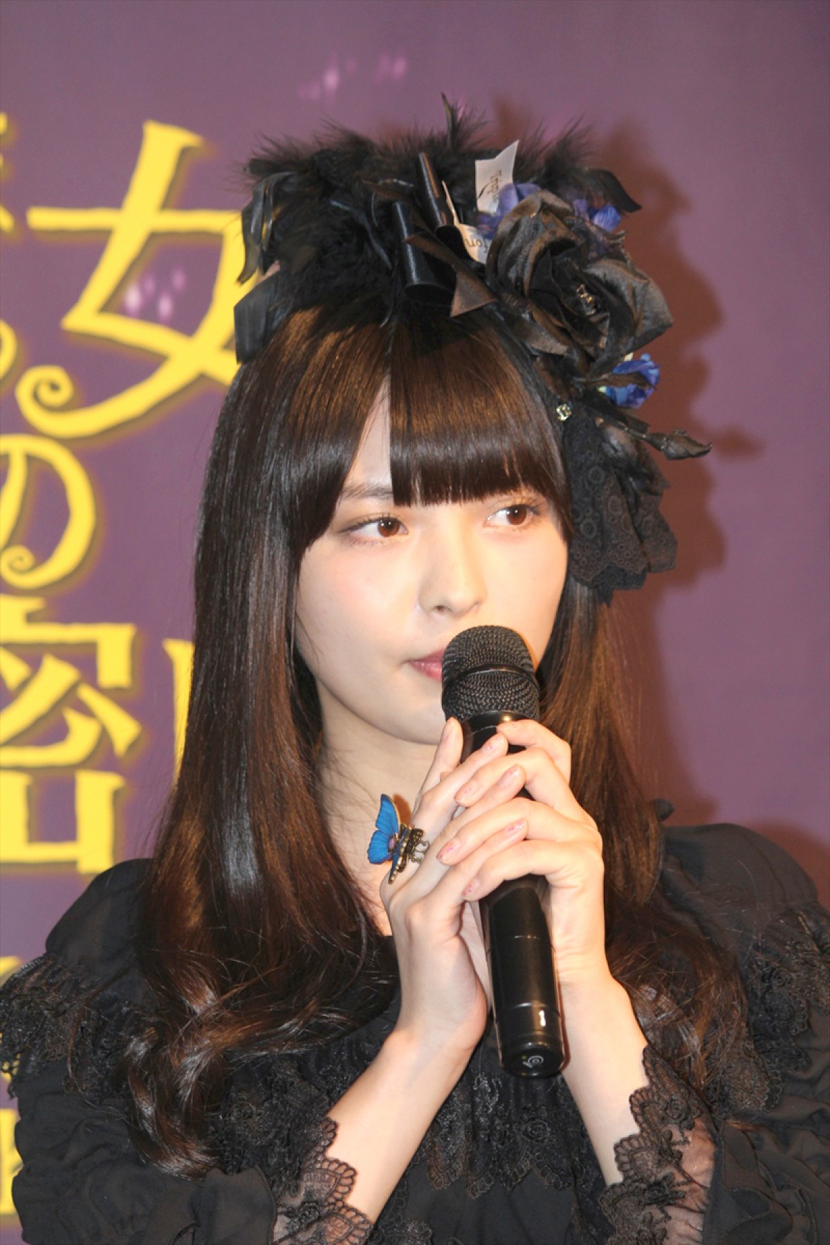 声優・上坂すみれ、“黒一色”ゴスロリ衣装にご満悦　魔女は「憧れの存在」