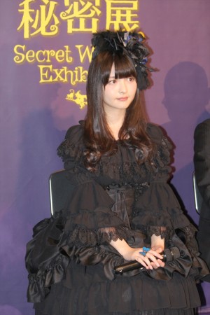 『魔女の秘密展』プレス内覧会に登場した上坂すみれ