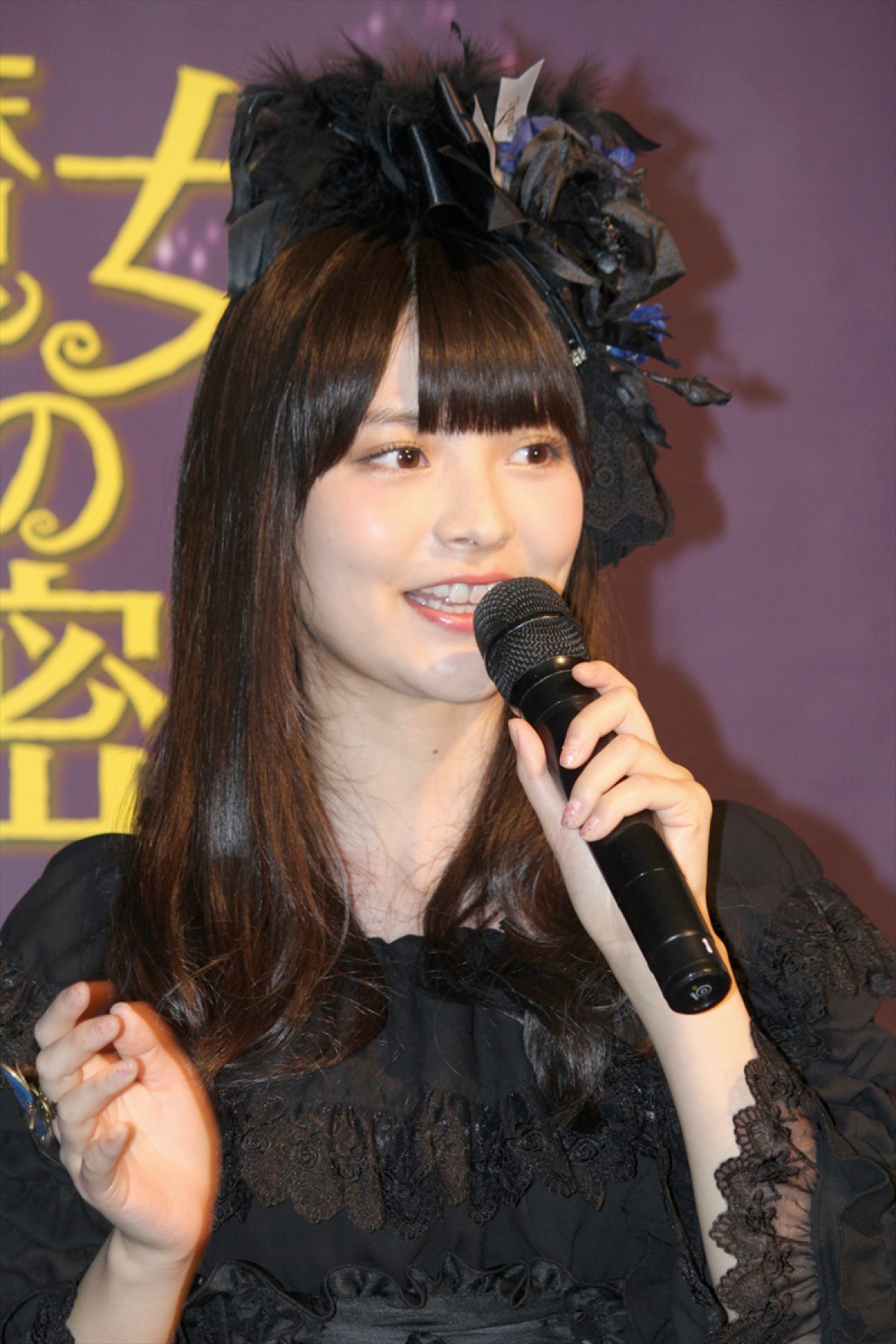 声優・上坂すみれ、“黒一色”ゴスロリ衣装にご満悦　魔女は「憧れの存在」
