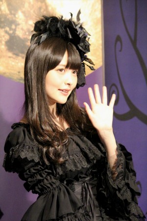  『魔女の秘密展』プレス内覧会に登場した上坂すみれ