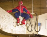 ロンドン駅の忘れ物センターにて：置いて行かれたスパイダーマン