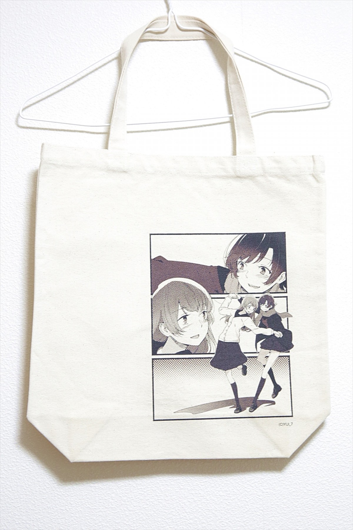 ガールズラブがテーマの「百合展」開催　女性同士の美しすぎる世界を描く