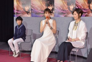 ドラマ『精霊の守り人』記者会見に出席した綾瀬はるか、高島礼子、小林颯