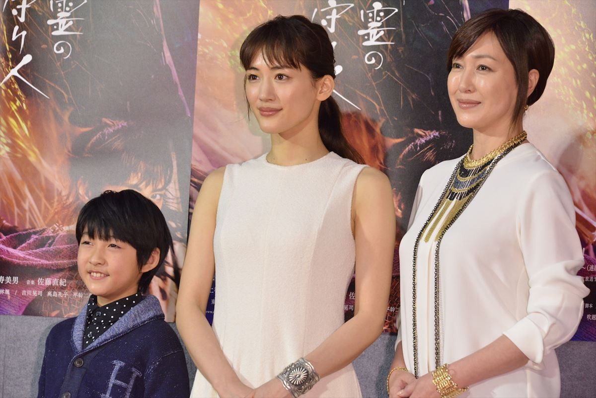 綾瀬はるか、木村文乃のお色気シーンにドキドキ「すごく絡み合う感じで」と赤面