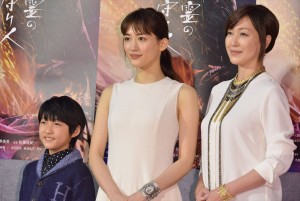 ドラマ『精霊の守り人』記者会見に出席した綾瀬はるか、高島礼子、小林颯