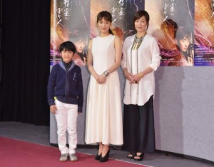 ドラマ『精霊の守り人』記者会見に出席した綾瀬はるか、高島礼子、小林颯