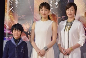 ドラマ『精霊の守り人』記者会見に出席した綾瀬はるか、高島礼子、小林颯